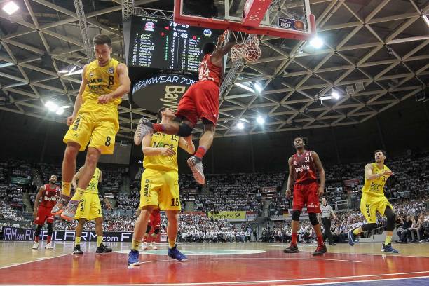 限制其触球 限制其触球