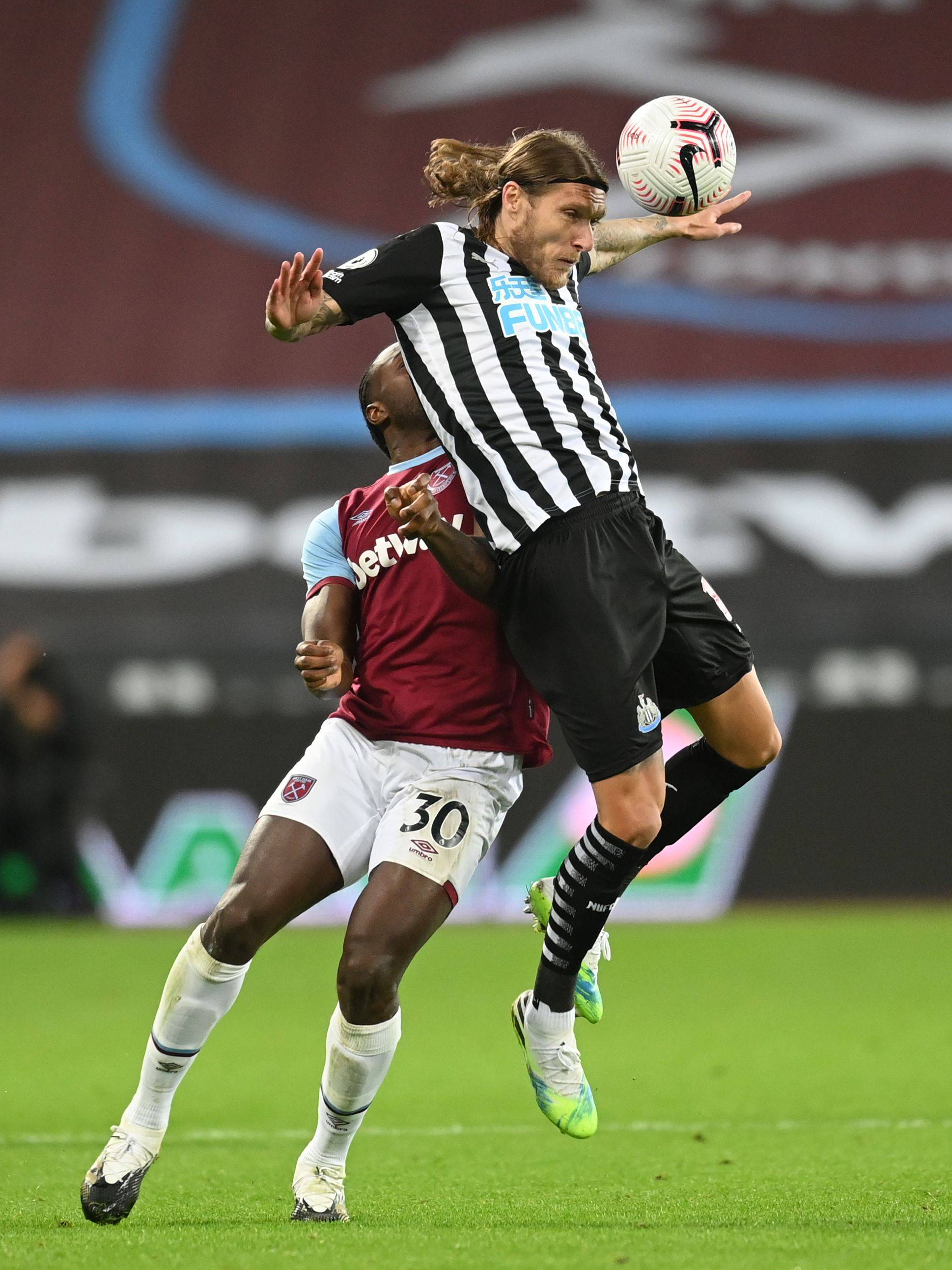 为他配备合 为他配备合